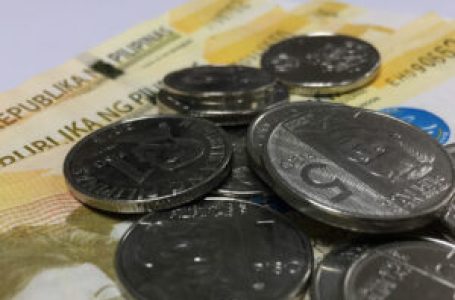 Peso inches lower vs dollar on Fed officials’ comments