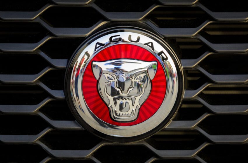  Jaguar retires iconic ‘growler’ logo in electric rebrand to attract new generation