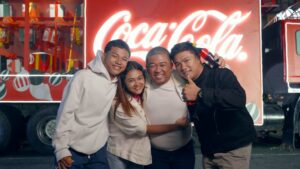  Coca-Cola Philippines puts on Santa’s hat to spread kindness and reunite an OFW’s family this Christmas