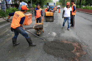  Infrastructure spending inches up in October