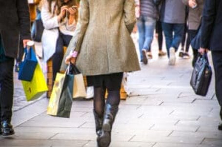 UK Christmas shopping rebounds with higher spending on high street and online